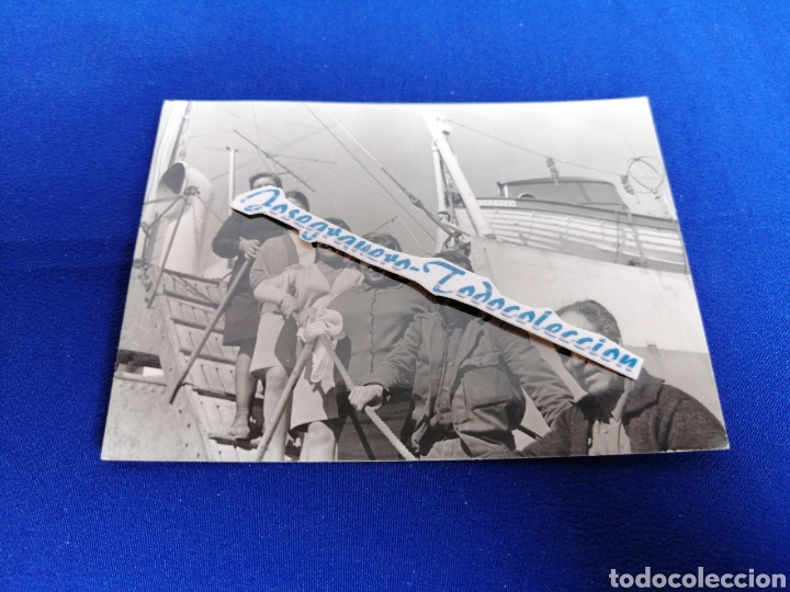 Fotografia antiga: BARCO CON MODELOS FOTOGRAFIA ANTIGUA