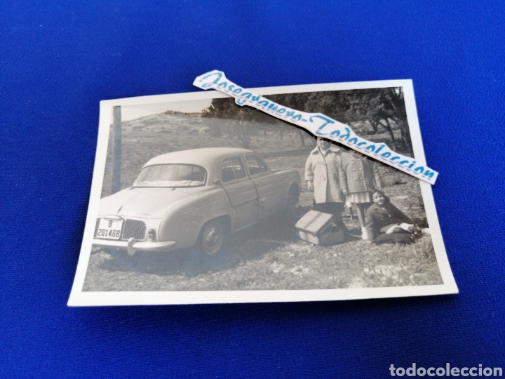 Fotografia antica: COCHE ANITIGUO CON MODELOS A&Ntilde;O 1969 FOTOGRAFIA ANTIGUA