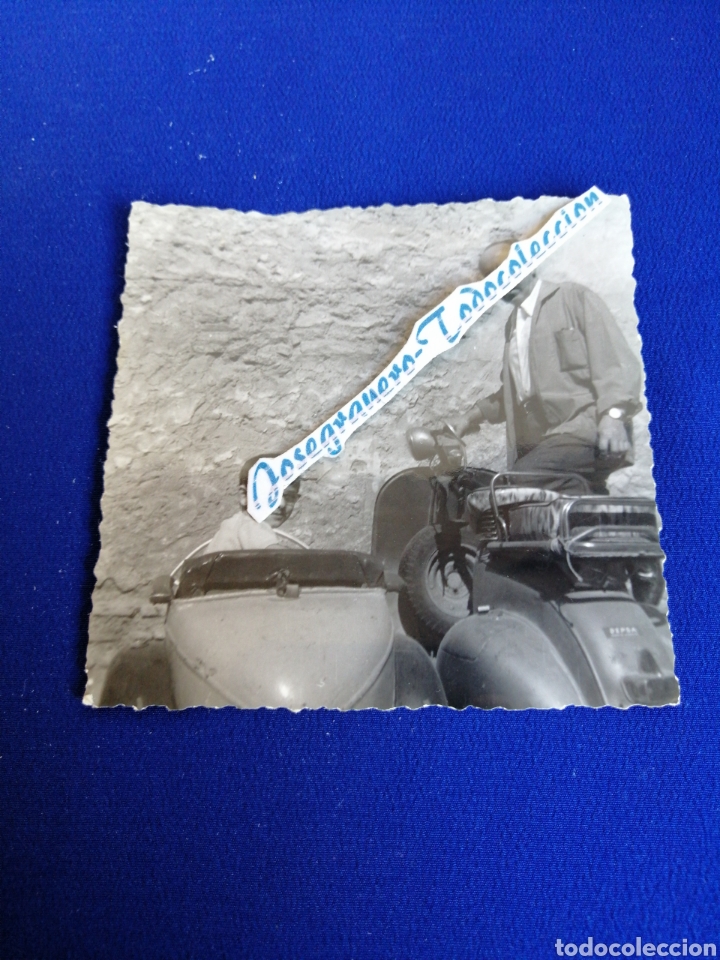 Fotograf&iacute;a antigua: VESPA CON SIDECAR CON MODELOS A&Ntilde;O 1967 FOTOGRAFIA ANTIGUA