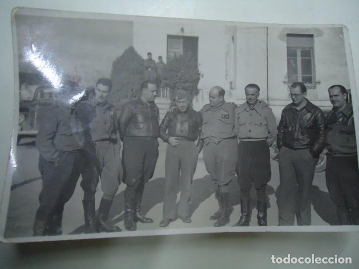 Antique Photography: A&Ntilde;OS 40 FOTOGRAF&Iacute;A DE MILITARES UNIFORMADOS DE &Eacute;POCA MIDE 8,5 X 13,5cm MILITARES A&Ntilde;OS 40 FOTOGRAF&Iacute;A