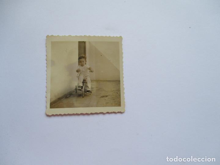 Antique Photography: PEQUE&Ntilde;A FOTO DE: NI&Ntilde;O CAN TRICICLO-S/F NI OTROS DATOS-6X6 CM.