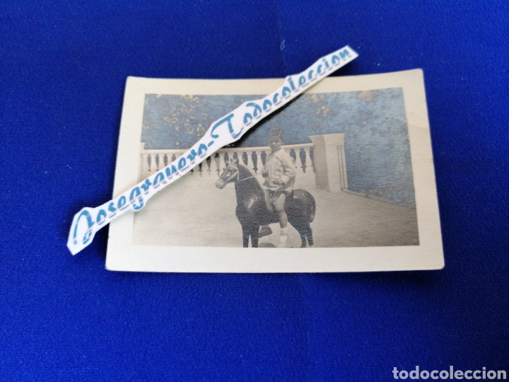 Fotografia antica: NI&Ntilde;O MODELOS CON JUGUETE CABALLO FOTOGRAF&Iacute;A ANTIGUA