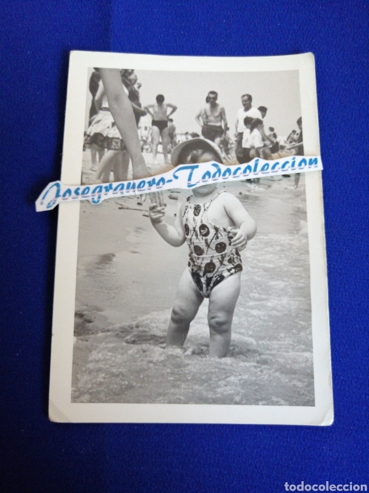 Antique Photography: NI&Ntilde;A CON MODELOS EN LA PLAYA FOTOGRAF&Iacute;A ANTIGUA 1964