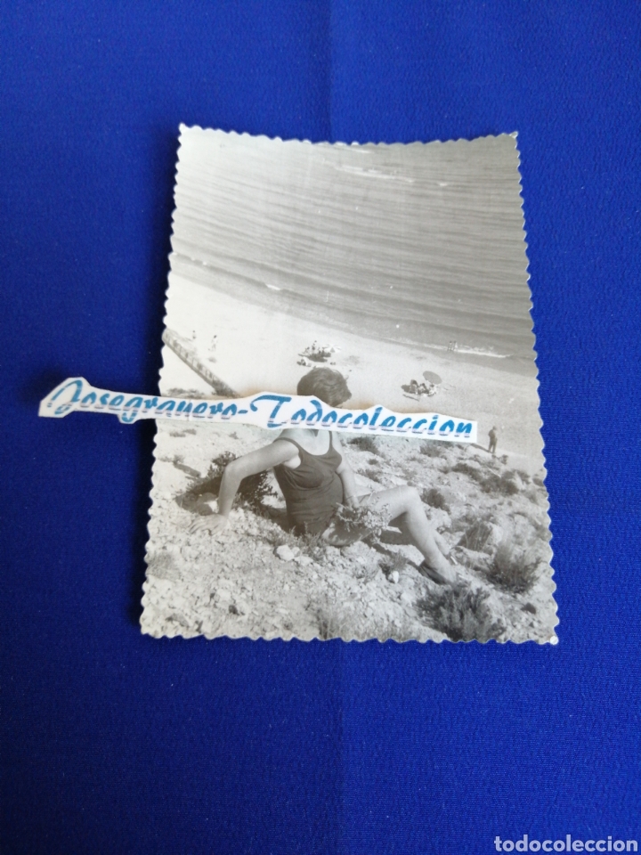 Fotograf&iacute;a antigua: MODELO EN BA&Ntilde;ADOR EN LA PLAYA FOTOGRAF&Iacute;A