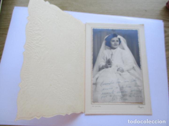 Antique Photography: ANTIGUA FOTOGRAF&Iacute;A DE: NI&Ntilde;A, PRIMERA COMUNI&Oacute;N-1955-16.5X11.5 CM.(LA CARPETITA)-AYG&Uuml;ES. SAN SEBASTIAN