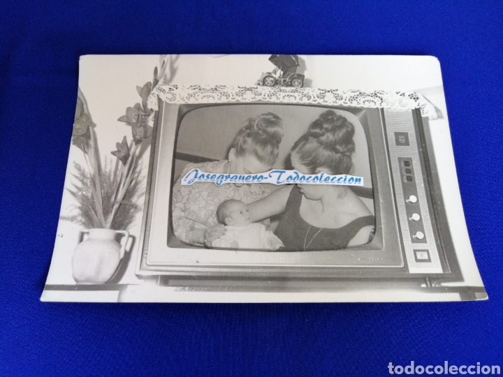 Antique Photography: TELEVISOR ANTIGUO CON MODELOS FOTOGRAF&Iacute;A ANTIGUA