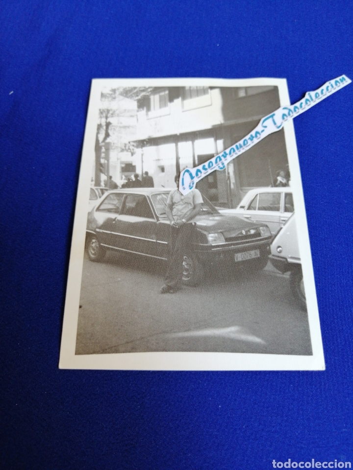 Fotografia antica: RENAULT 5 CON MODELO FOTOGRAF&Iacute;A ANTIGUA