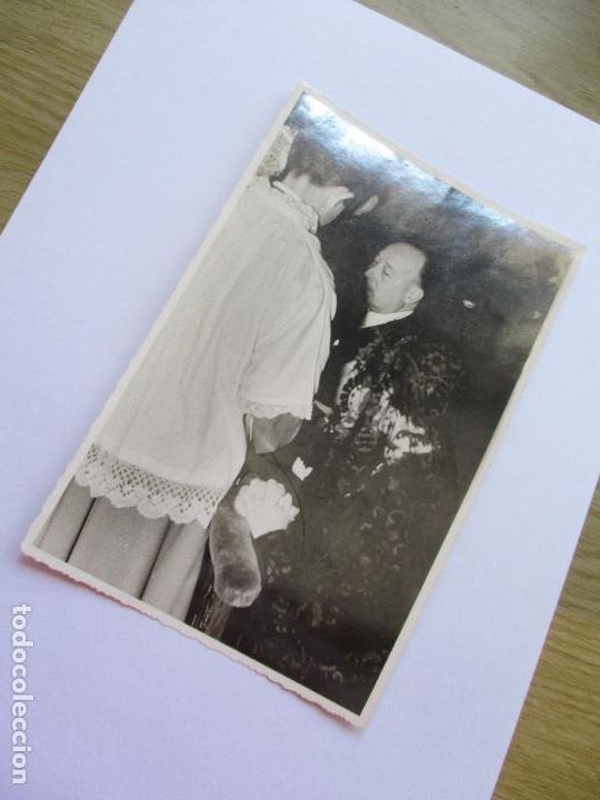Fotografia antiga: CON FOTOGRAF&Iacute;A DE: SE&Ntilde;ORES EN MISA-1954- CUBAN-PHOTO, VALENCIA-17X11 CM.