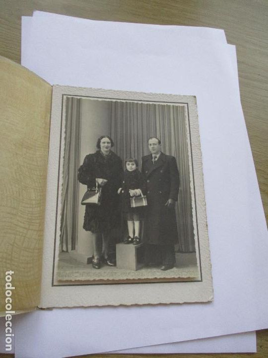 Fotograf&iacute;a antigua: FOTOGRAF&Iacute;A DE: MATRIMONIO CON NI&Ntilde;A-19X13CM.(LA CARPETA)-S/F-ESTUDIO: R. LECONTE