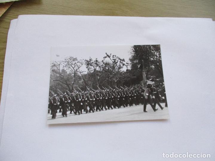 Fotografia antiga: FOTOGRAF&Iacute;A DE: DESFILE MILITAR- 10X14 CM.-(COPIA)-S/F NI OTROS DATOS