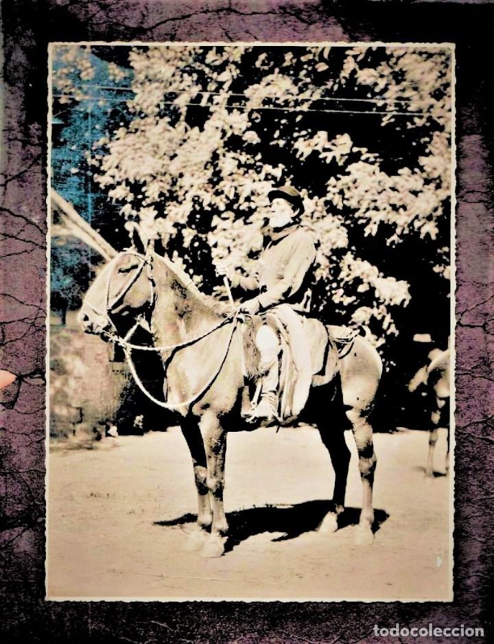 Fotografia antiga: L31-37 Antigua fotografia de un GAUCHO ARGENTINO montado a caballo, en la Pampa Tama&ntilde;o 17.50 x 24 cm