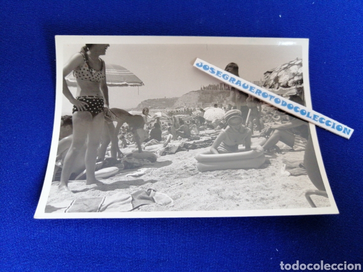 Fotografia antica: PLAYA CON MODELOS FOTOGRAF&Iacute;A ANTIGUA