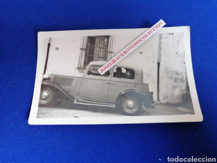 Fotografia antiga: COCHE ANTIGUO CON MODELOS FOTOGRAF&Iacute;A ANTIGUA