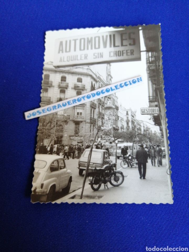 Photographie ancienne: CARTEL AUMOVILES ALQUILER SIN CH&Oacute;FER - COCHES Y MOTOS FOTOGRAF&Iacute;A ANTIGUA