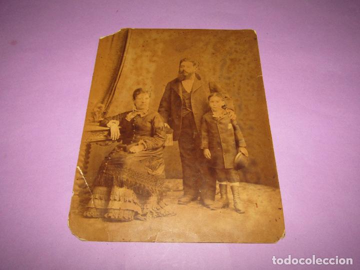 Antique Photography: Muy Antigua Fotograf&iacute;a Familiar de Gran Tama&ntilde;o - Creo que en Alb&uacute;mina