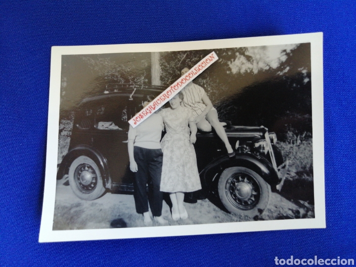 Fotografia antica: COCHE ANTIGUO CON MODELOS FOTOGRAF&Iacute;A ANTIGUA