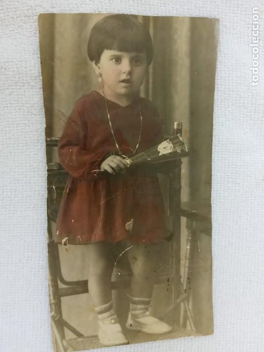 Antique Photography: PRECIOSA FOTO DE ESTUDIO DE NI&Ntilde;A CON ABANICO. PP. DE SIGLO, COLOREADA .. 9 X 18 CM