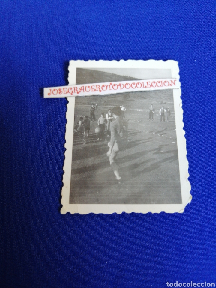 Fotografia antica: FUTBOLISTA JUGANDO