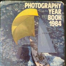 Fotografía antigua: PHOTOGRAPHY YEAR BOOK 1984 CONTIENE UNA FOTOGRAFIA ORIGINAL DE LA PAGINA 175