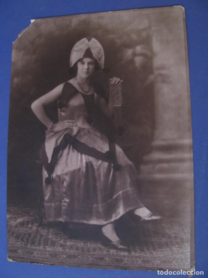Fotograf&iacute;a antigua: ANTIGUA FOTOGRAF&Iacute;A DE UNA JOVEN. VESTIDO TROVADORA. NO HAY DATOS. 17X12 CM.