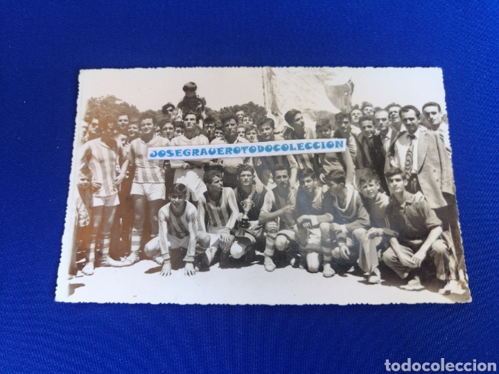 Photographie ancienne: FUTBOLISTAS CON COPA VALENCIA FOTOGRAF&Iacute;A ANTIGUA