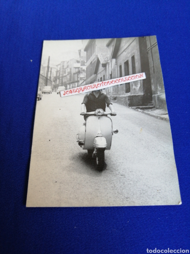 Fotograf&iacute;a antigua: VESPA CON MODELO FOTOGRAF&Iacute;A ANTIGUA