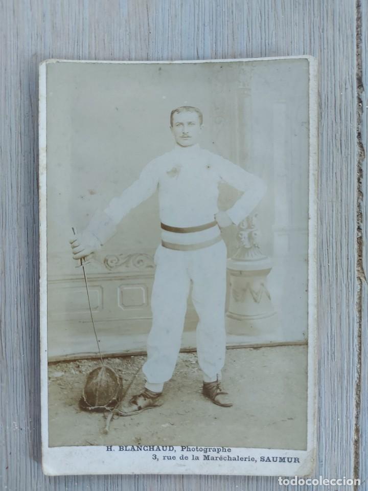 Antique Photography: ANTIGUA FOTOGRAFIA SOBRE CARTON - ESCRIME - H. BLANCHAUD PHOTOGRAPHE - SAUMUR - 16 x 10,5 CM -