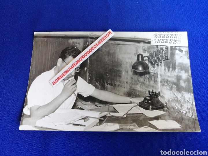 Fotografia antica: TEL&Eacute;FONO ANTIGUO CON MODELO A&Ntilde;O 1959 FOTOGRAF&Iacute;A