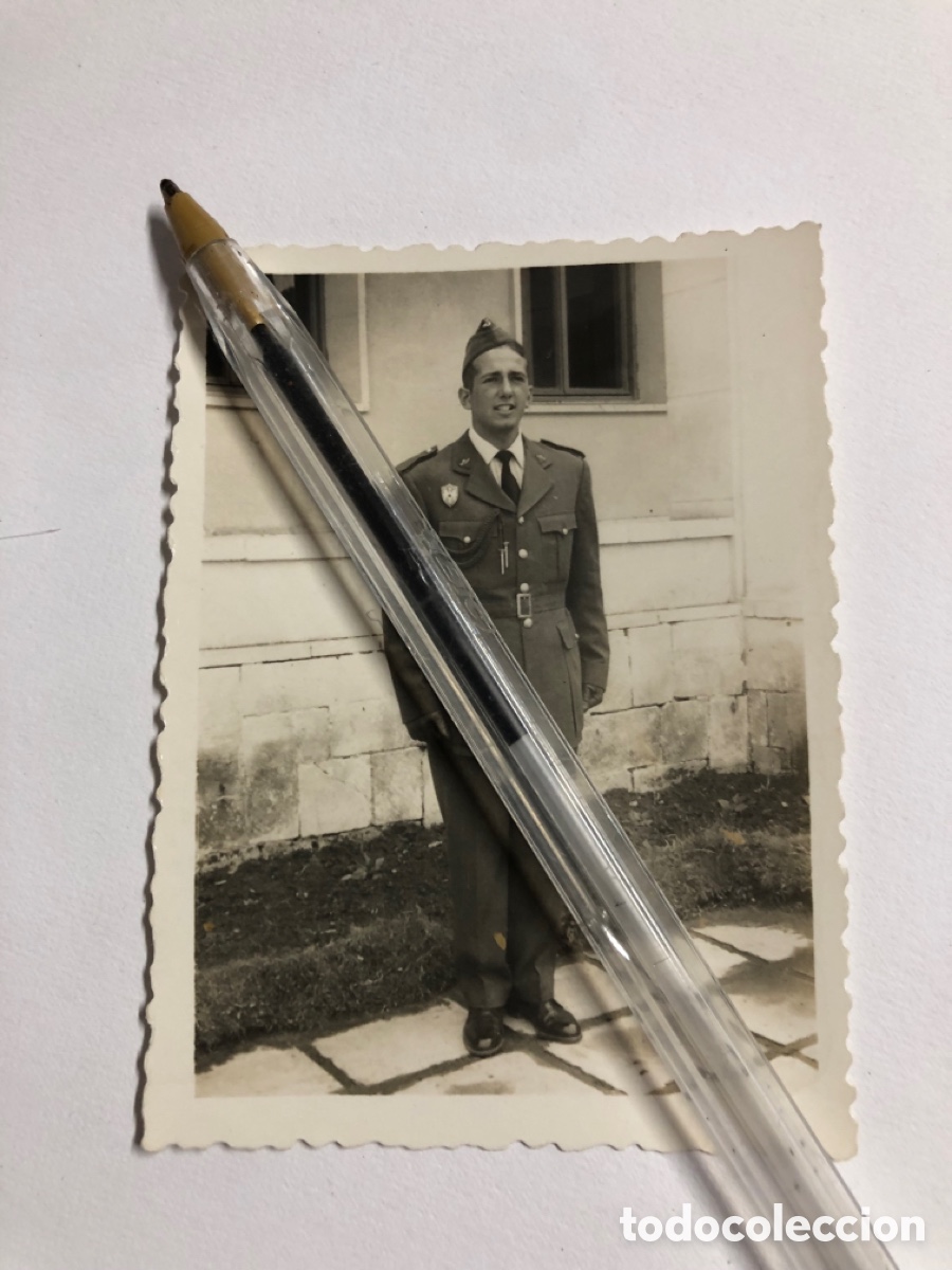 Fotografia antiga: FOTOGRAF&Iacute;A DE UN ALF&Eacute;REZ DE MILICIAS UNIVERSITARIAS. A&ntilde;os 50.