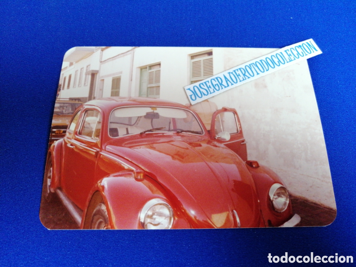 Fotografia antica: WOLKSWAGEN ESCARABAJO ROJO - AGAETE PALMAS DE GRAN CANARIAS A&Ntilde;O 1977 CON MODELO FOTOGRAF&Iacute;A