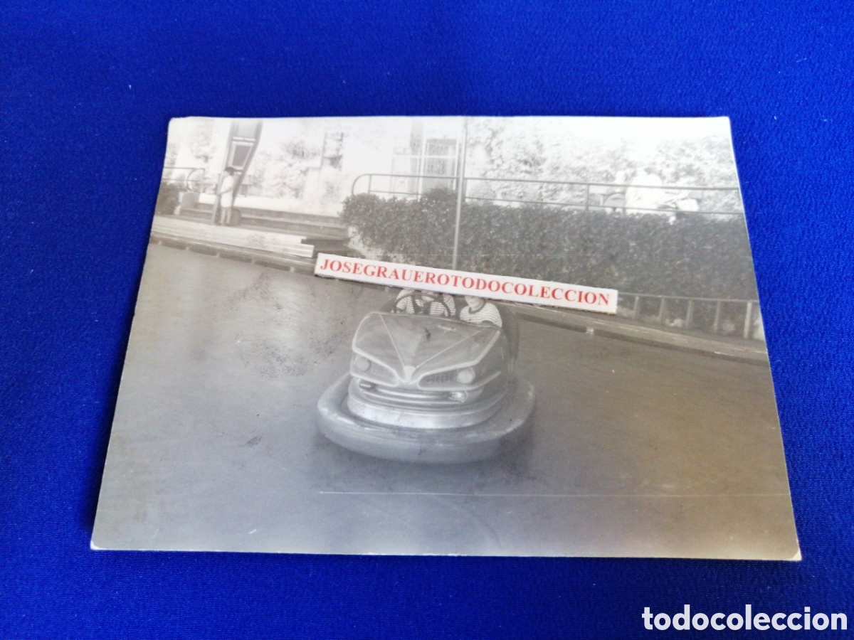 Fotografia antica: FERIA PARQUE DE ATRACCIONES AUTO DE CHOQUE CON MODELOS FOTOGRAF&Iacute;A ANTIGUA
