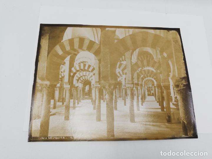 Fotograf&iacute;a antigua: ANTIGUA FOTOGRAFIA. CORDOBA. INTERIOR DE LA MEZQUITA. SIGLO XIX. MED: 19 X 24 CM APROX.
