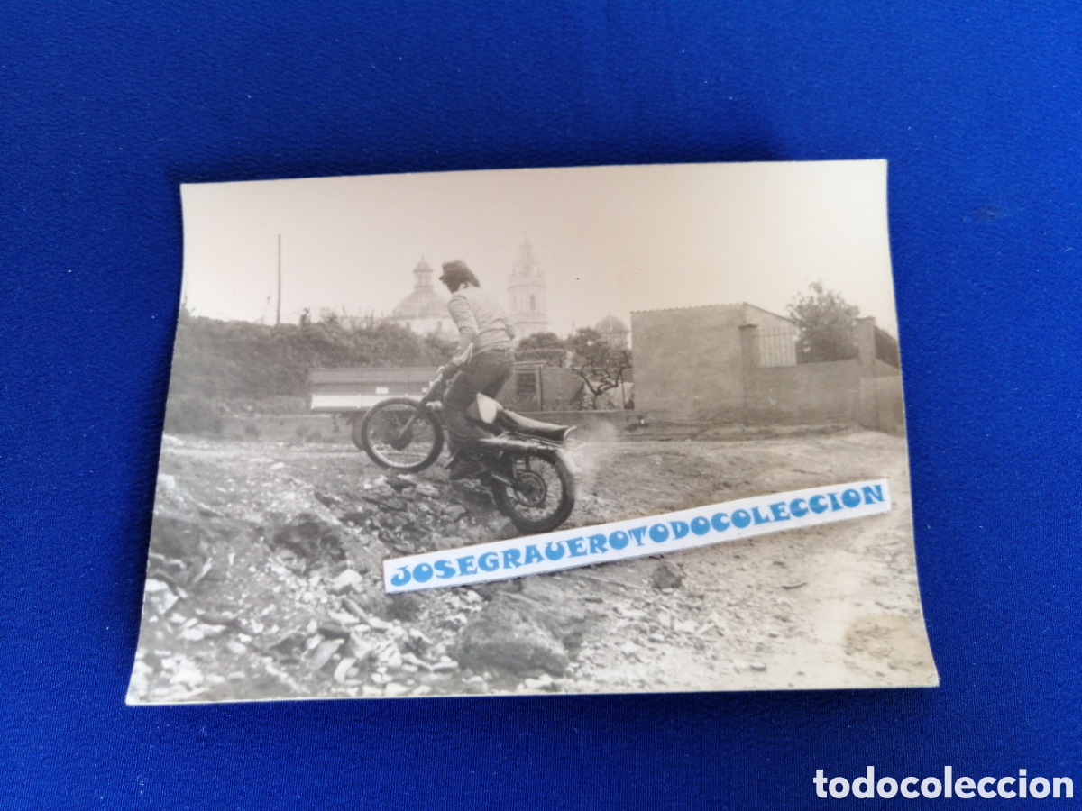 Alte Fotografie: MOTOCROSS CON MODELO FOTOGRAF&Iacute;A ANTIGUA