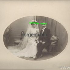 Fotografía antigua: RETRATO NUPCIAL. DOÑA EMILIA Y SU ESPOSO. AÑO 1905. FOTÓGRAFO B. RESINES. SAN SEBASTIÁN. E.A.