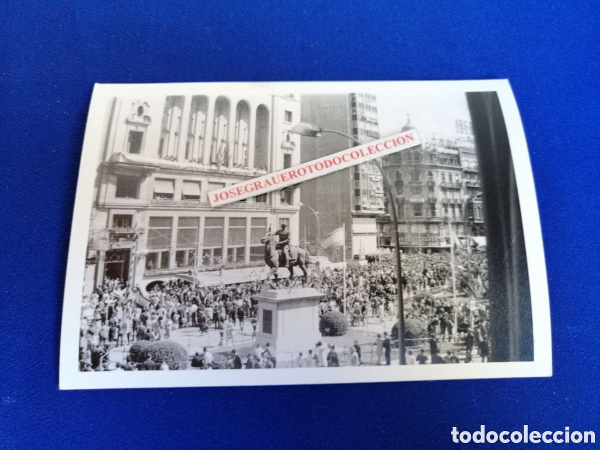 Fotografia antiga: FALLAS PLAZA DEL CAUDILLO CON ESTATUTA GENERAL FRANCO FOTOGRAF&Iacute;A ANTIGUA