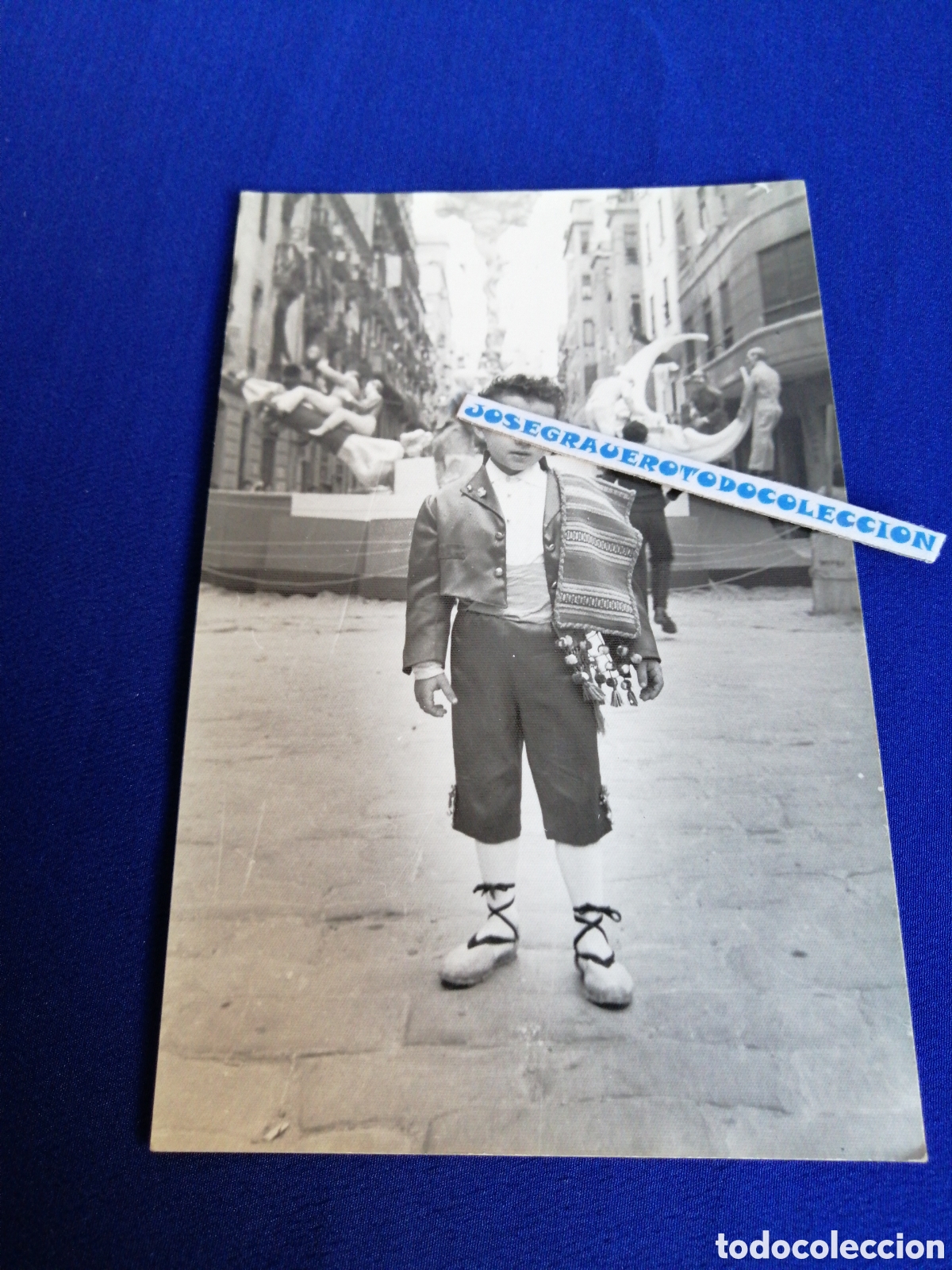 Fotografia antiga: FALLAS DE VALENCIA CON NI&Ntilde;O DE TORRENTI A&Ntilde;O 1962 FOTOGRAF&Iacute;A ANTIGUA CON SELLO FOTOGRAFICO VALENCIA