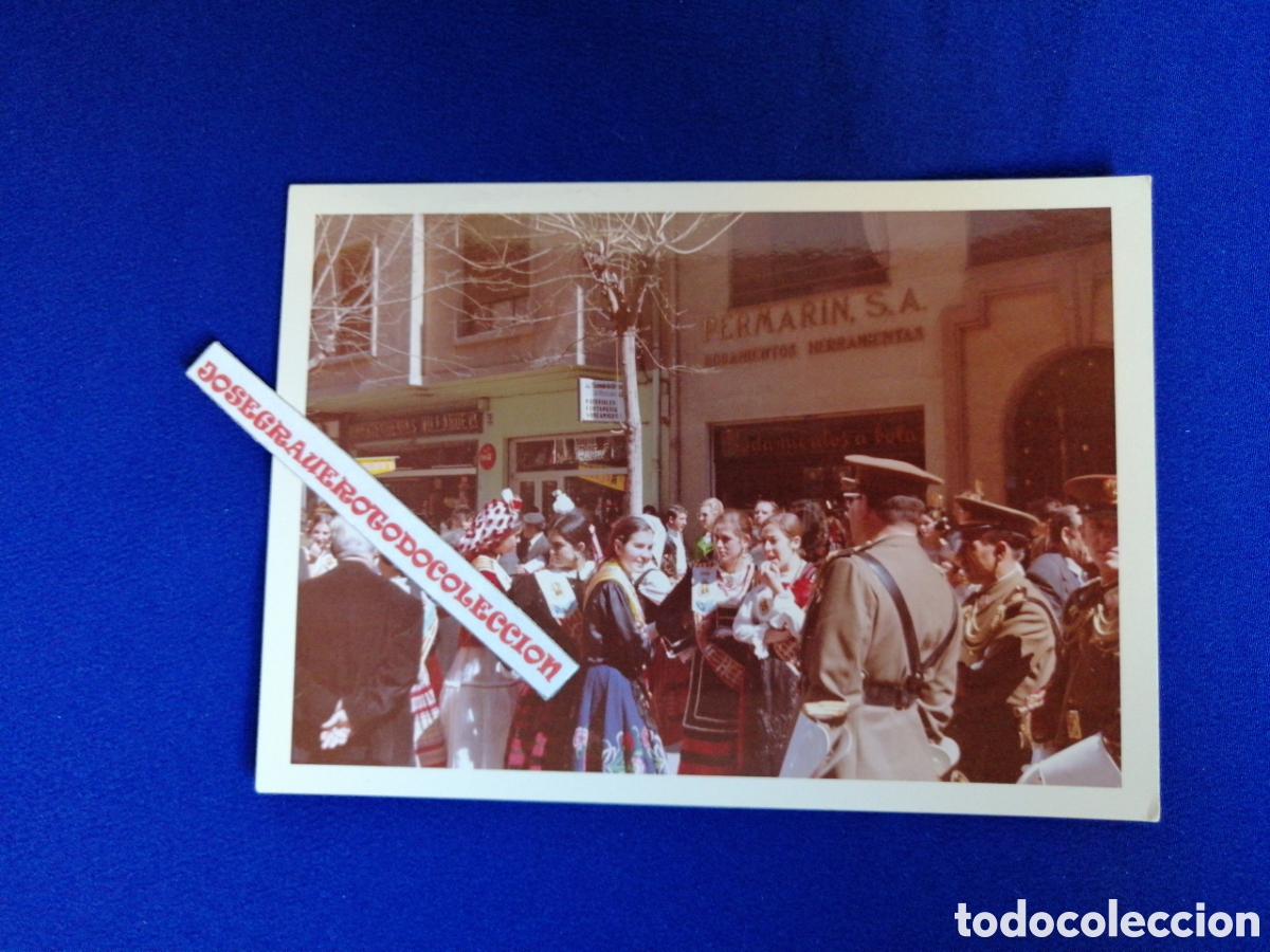 Fotografia antica: FALLAS 1969 CASAS REGIONALES CON MILITARES FOTOGRAF&Iacute;A ANTIGUA