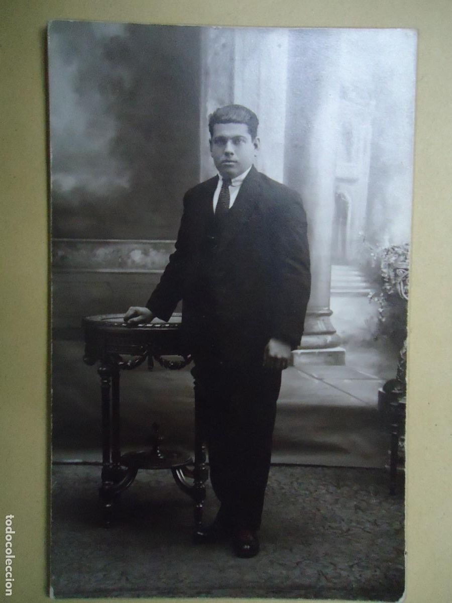 Fotograf&iacute;a antigua: Foto original de personaje Con sellos del fot&oacute;grafo F. ALONSO DE BARCELONA Mide 14 x 8,5 cm. CON LOS