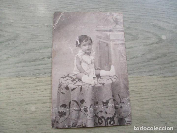 Antique Photography: ANTIGUA FOTOGRAFIA: DE NI&Ntilde;A CON LACITO- 13 X 9 CM. S/F.-TARJETA POSTAL