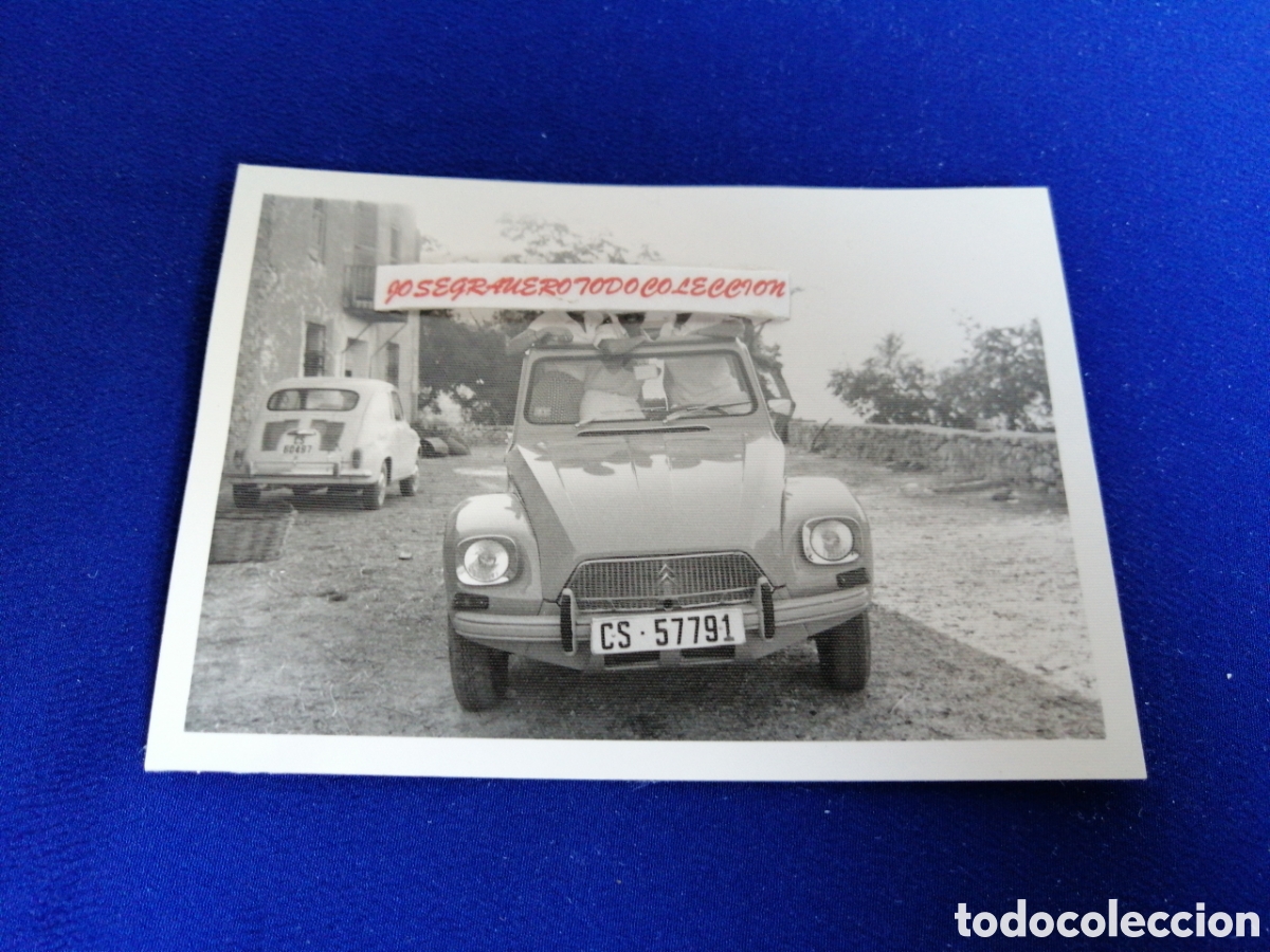 Fotograf&iacute;a antigua: CITROEN 2CV MATR&Iacute;CULA DE CASTELL&Oacute;N CON MODELOS FOTOGRAF&Iacute;A ANTIGUA