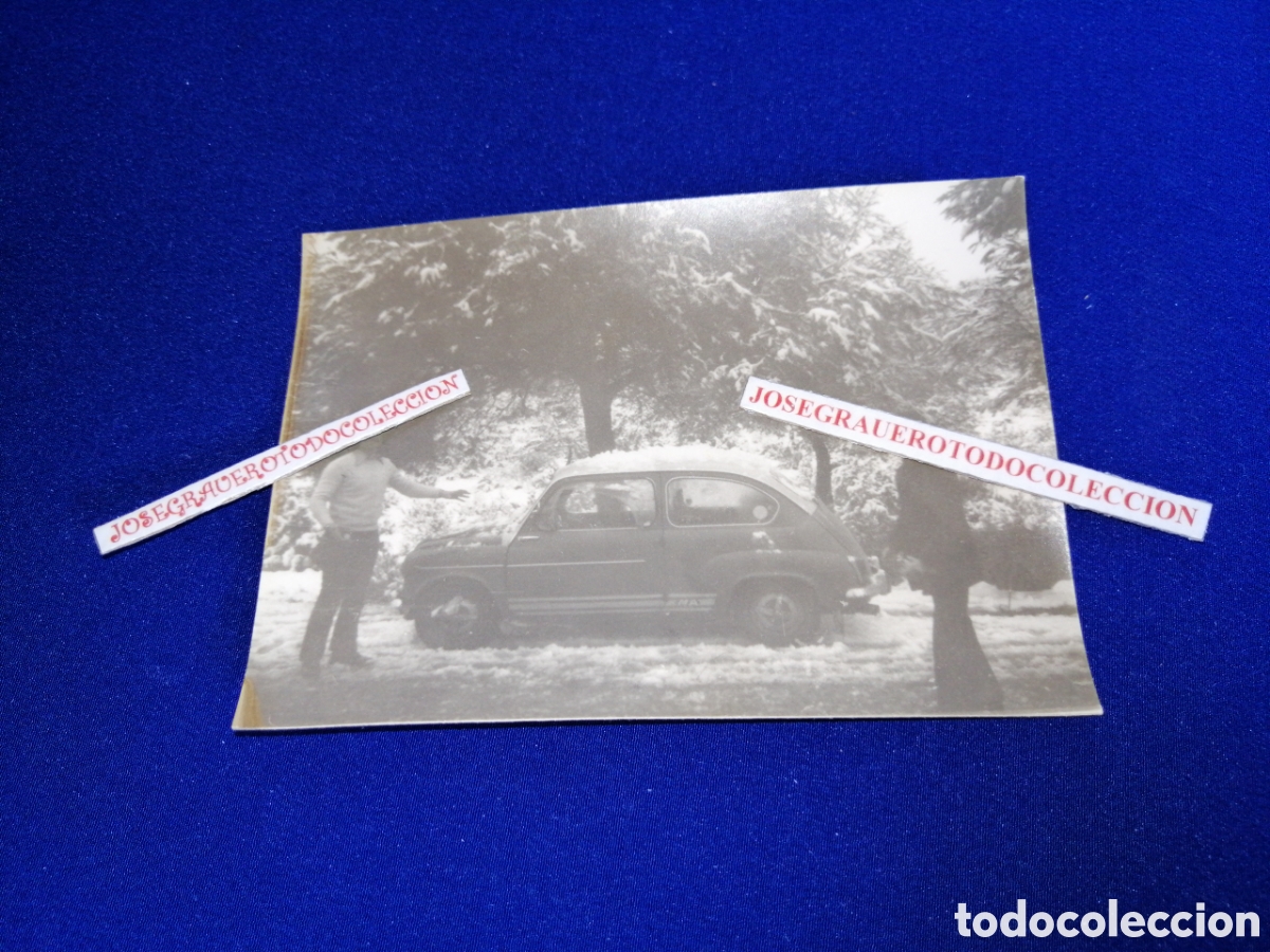 Fotograf&iacute;a antigua: SEAT 600 CON MODELOS FOTOGRAF&Iacute;A ANTIGUA
