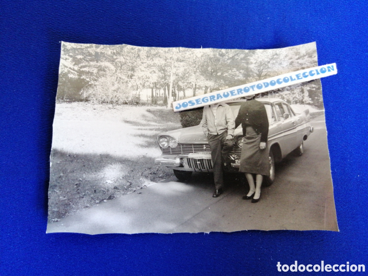 Photographie ancienne: COCHE ANTIGUO CON MODELOS FOTOGRAF&Iacute;A ANTIGUA