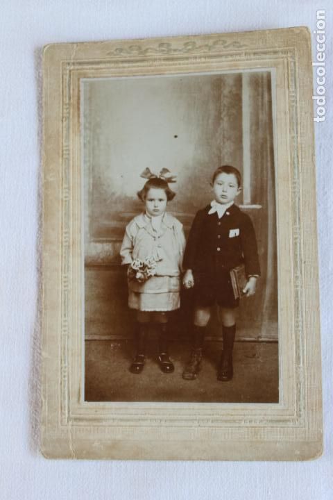 Fotografia antica: FOTOGRAFIA NI&Ntilde;O CON LIBRO NI&Ntilde;A CON FLORES