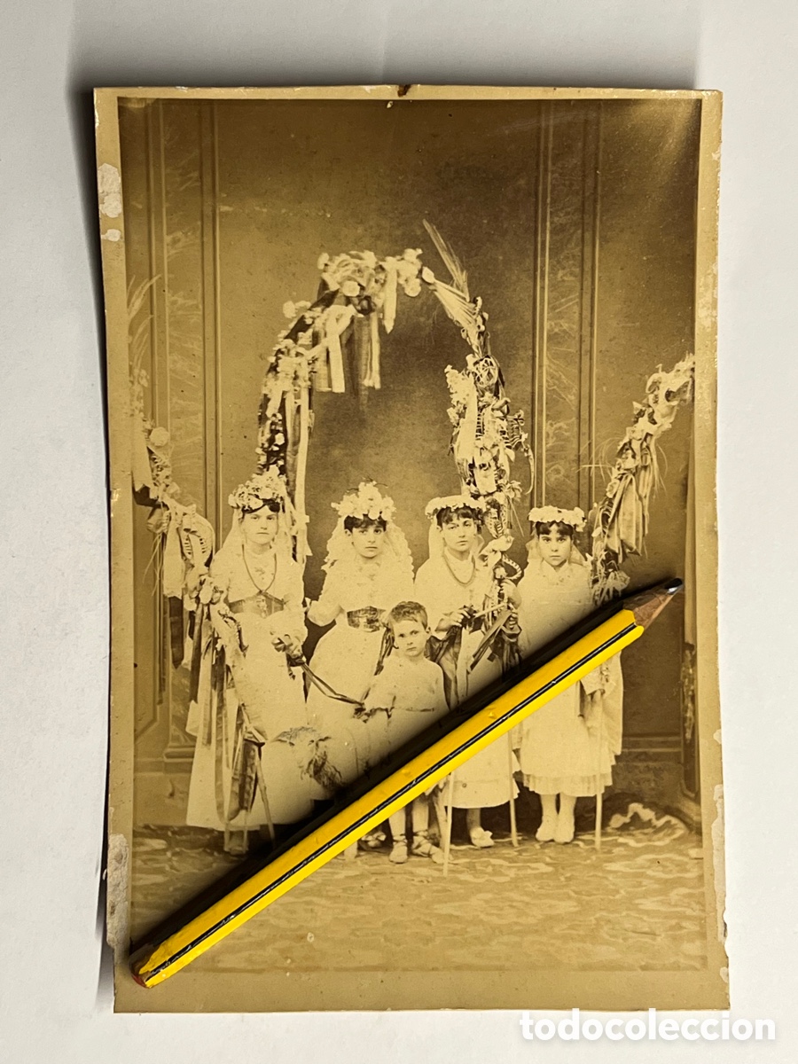 Fotografia antiga: Cuerpo Religioso infantil San Juanito y el Cordero de Dios, rodeado de ni&ntilde;as. Procesi&oacute;n Corpus?