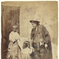 Fotografía antigua: 1869CA FOTOGRAFÍA ALBÚMINA GRAN FORMATO SOBRE CARTÓN EL SANTERO O EL VENDEDOR DE RELIQUIAS (CÓRDOBA)
