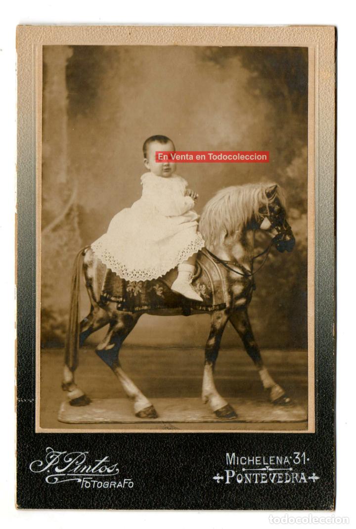 Alte Fotografie: PINTOS. FOT&Oacute;GRAFO DE PONTEVEDRA. GALICIA. NI&Ntilde;O CON CABALLITO. JUGUETE.