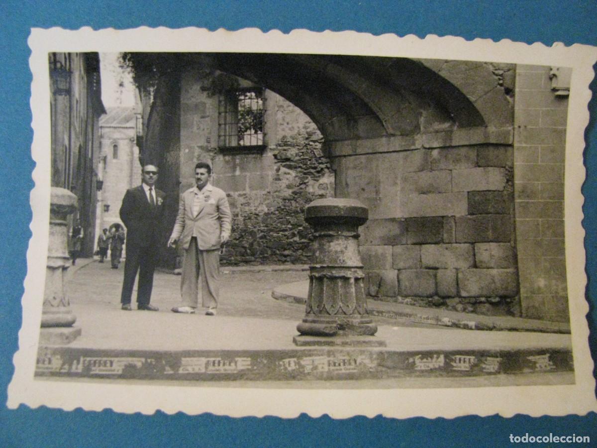 Fotografia antiga: FOTO DEL ALBUM PEREGRINACI&Oacute;N DE MARRUECOS A SANTIAGO Y FATIMA. A&Ntilde;OS 50. CIUDAD DE PIEDRA DE CACERES.