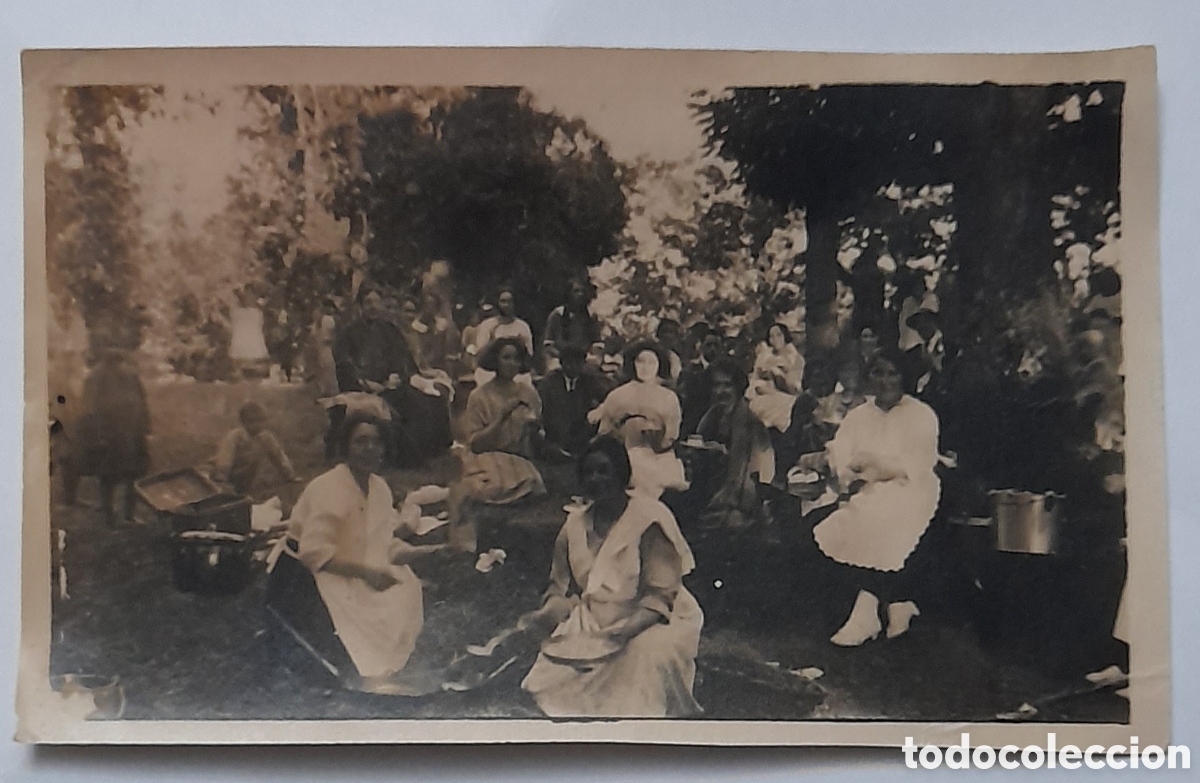 Fotograf&iacute;a antigua: ISLARES (Castro Urdiales) grupo en comida campestre. Hacia 1915