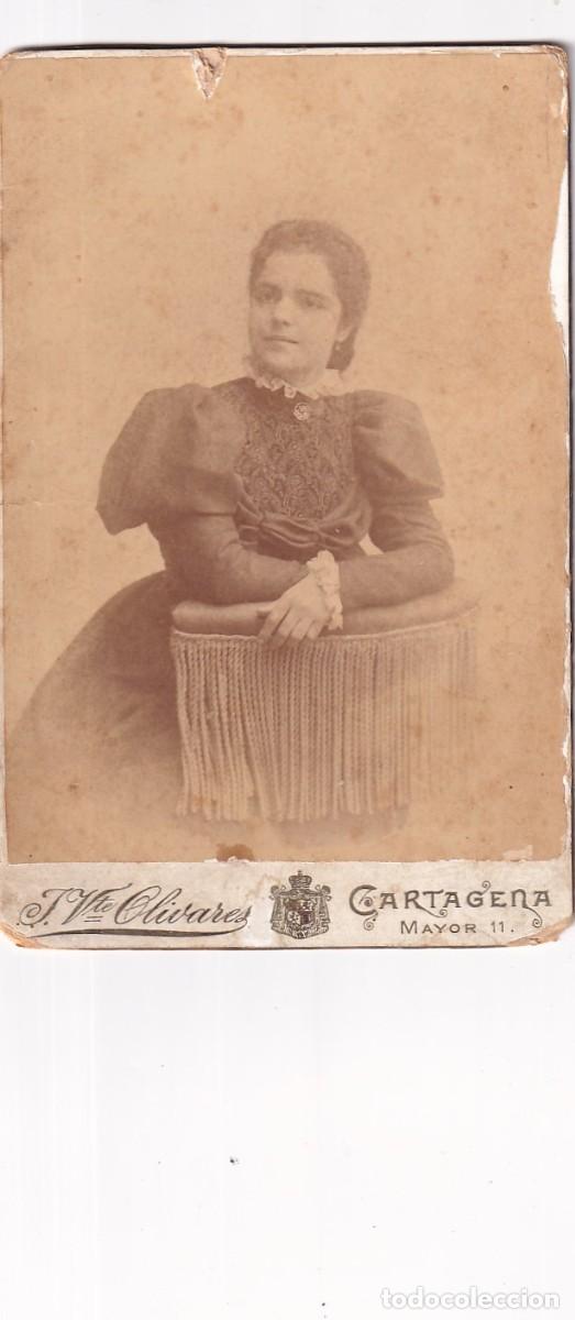 Fotografia antiga: Alb&uacute;mina tama&ntilde;o gabinete retrato de mujer. Jose Vicente Olivares fot&oacute;grafo Cartagena.