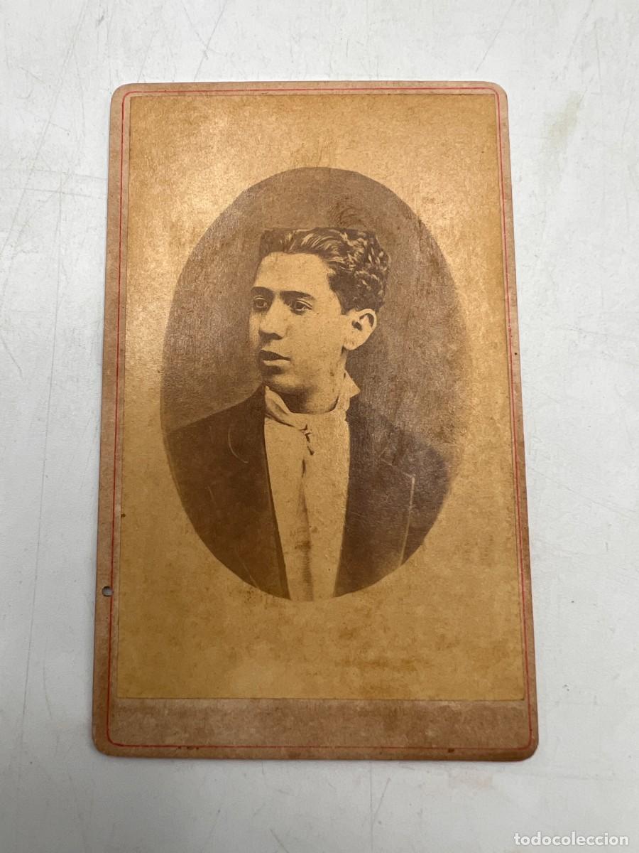 Fotografia antiga: FOTOGRAF&Iacute;A ANTIGUA ALB&Uacute;MINA. FOTO DE ESTUDIO DE UN JOVEN. MEDIDAS APROX.: 10.5 X 6.5 CM